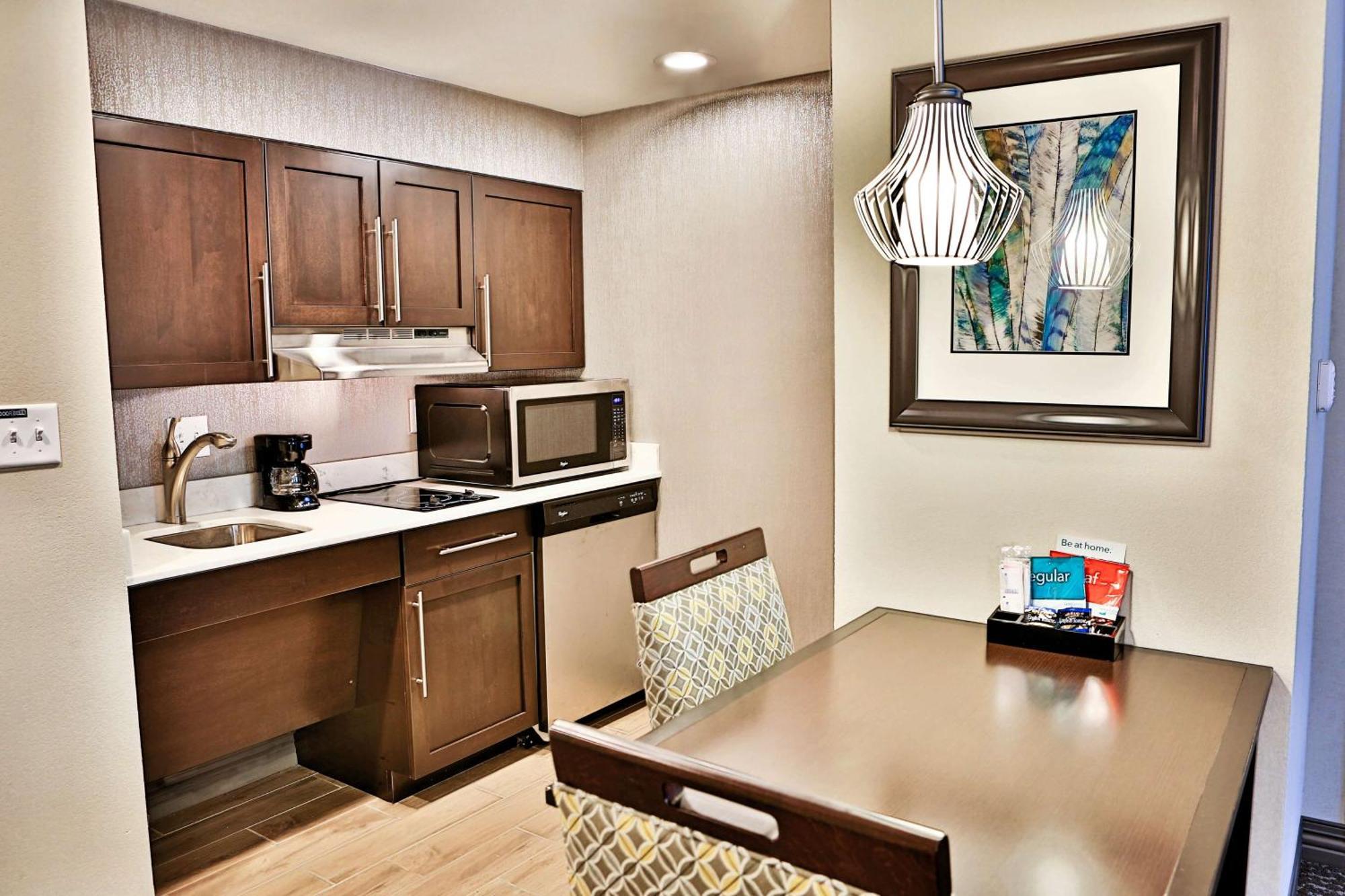 Queen Suite Two Queen Beds Mobility Hearing Access or Non-Smoking