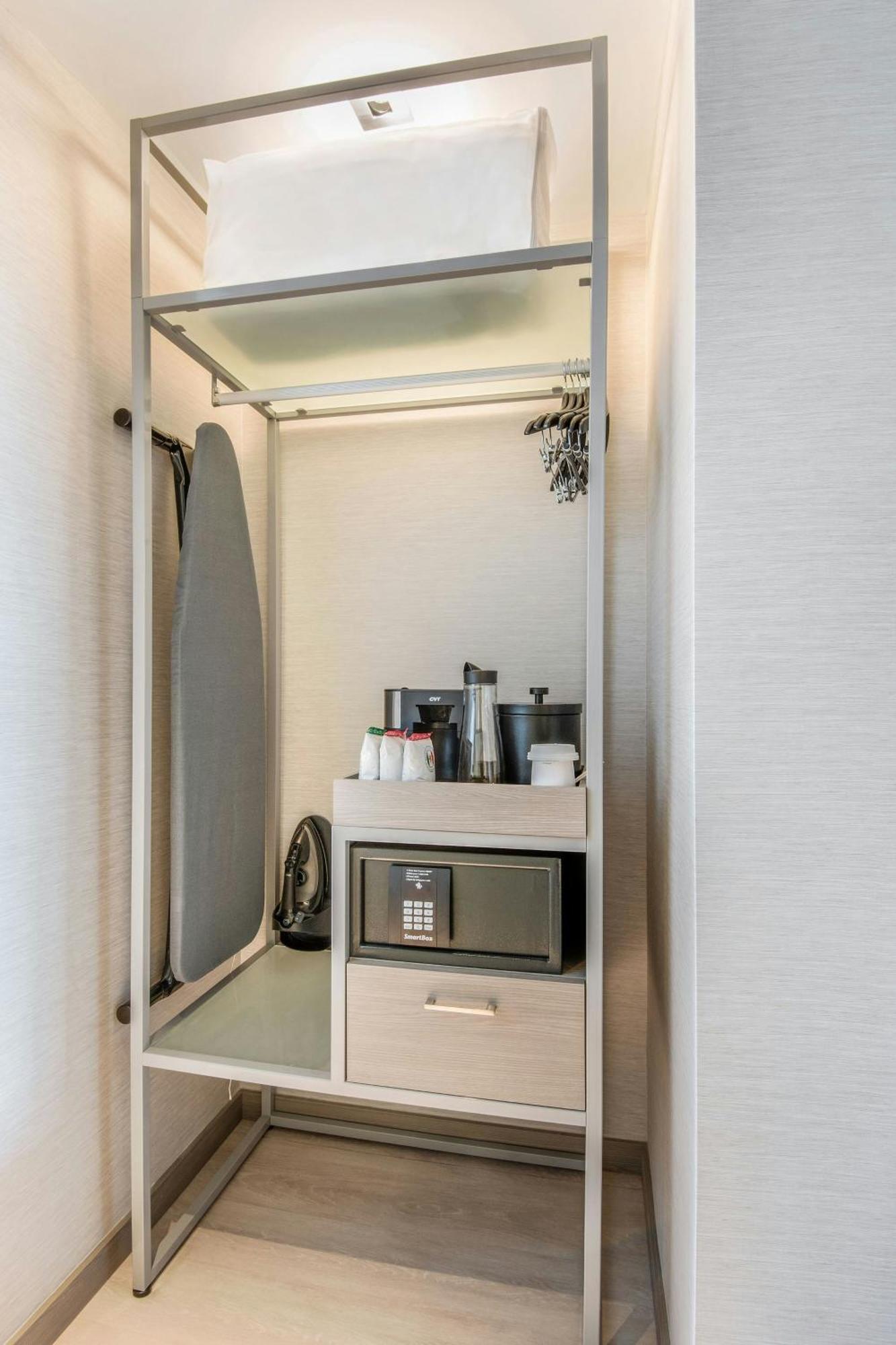 Queen Room with Two Queen Beds and Mountain View - Hearing Accessible
