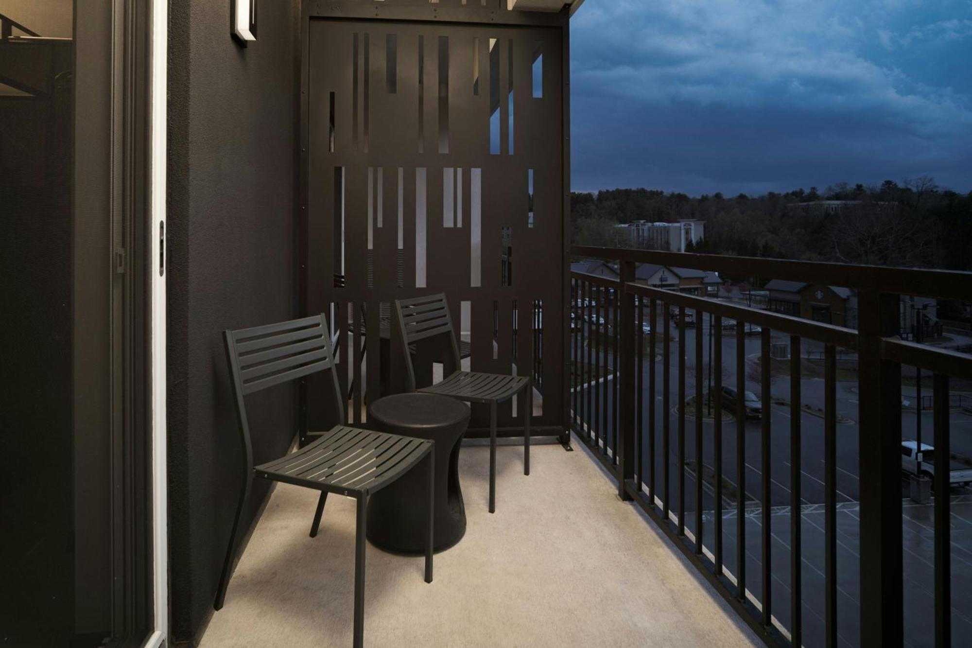 One-Bedroom King Suite Balcony,1673959669:JPEG