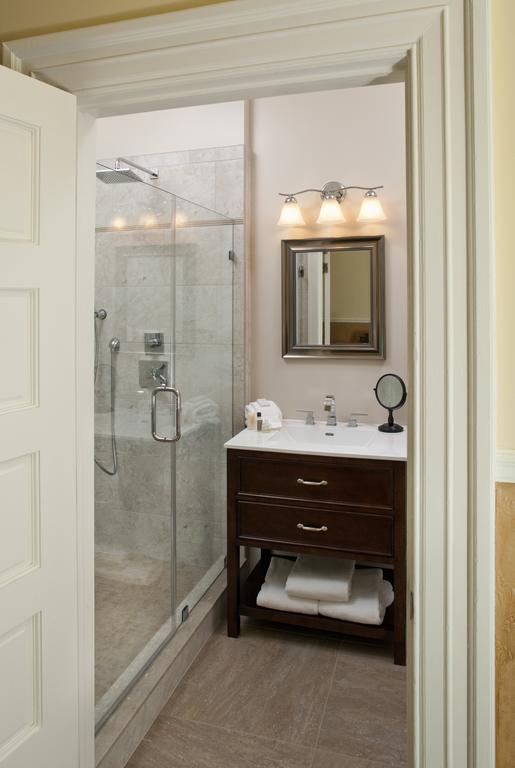 Deluxe Queen Room,382757764:JPEG