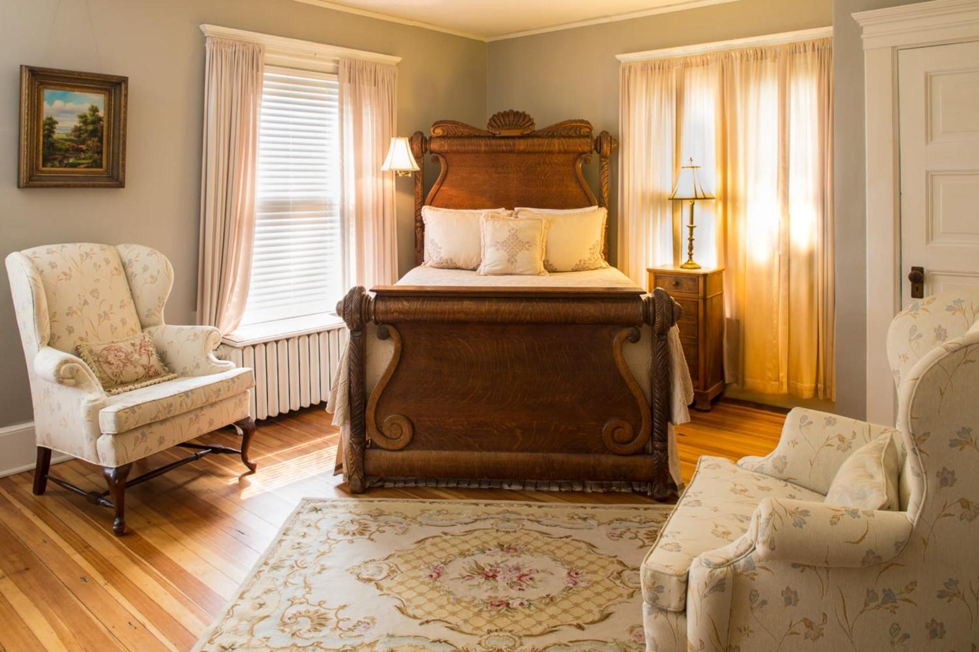 Deluxe Queen Room