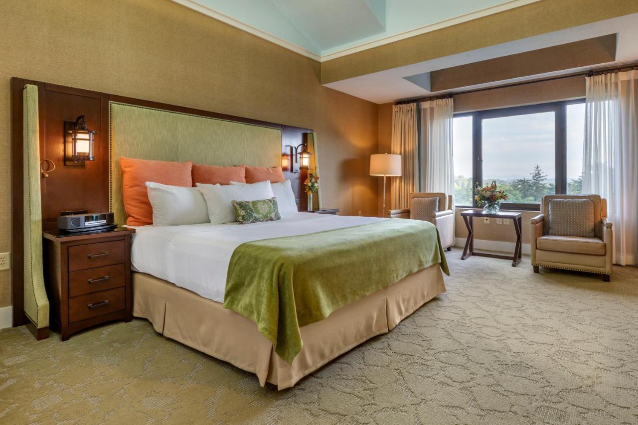 Club Floor Room - One King Bed