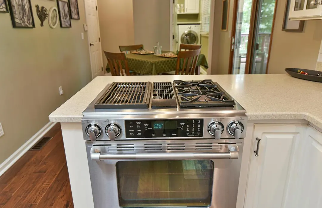 Game Room, Hot Tub, Just 7 Miles To Downtown Asheville!-1