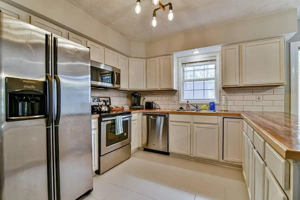 6 Miles To Downtown Asheville. Sleeps 5.-1