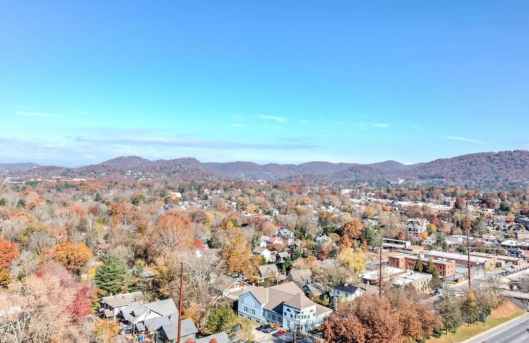 The Asheville Club At 151-1