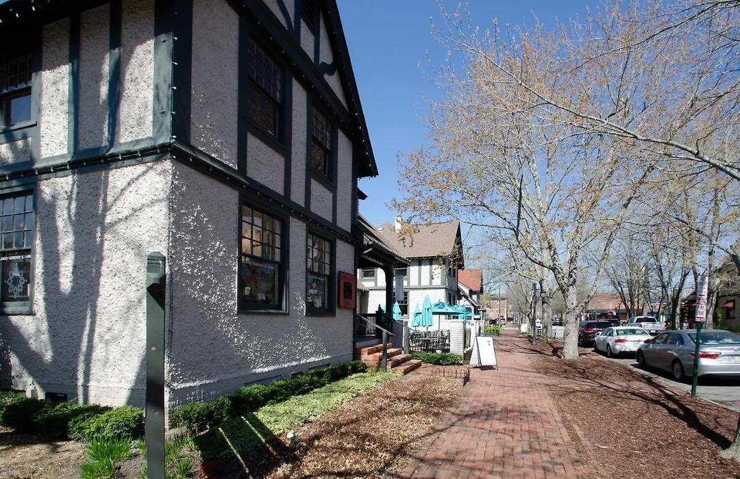 8 Village Lane 201-1