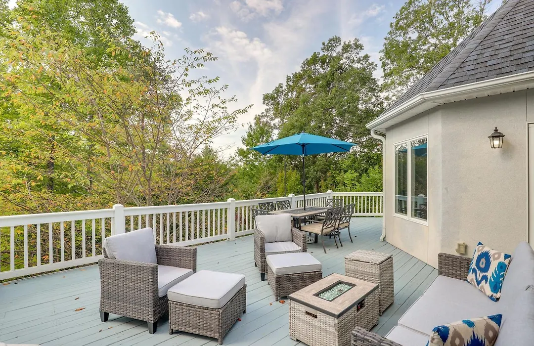 Secluded Retreat With Hot Tub And Game Room!-1