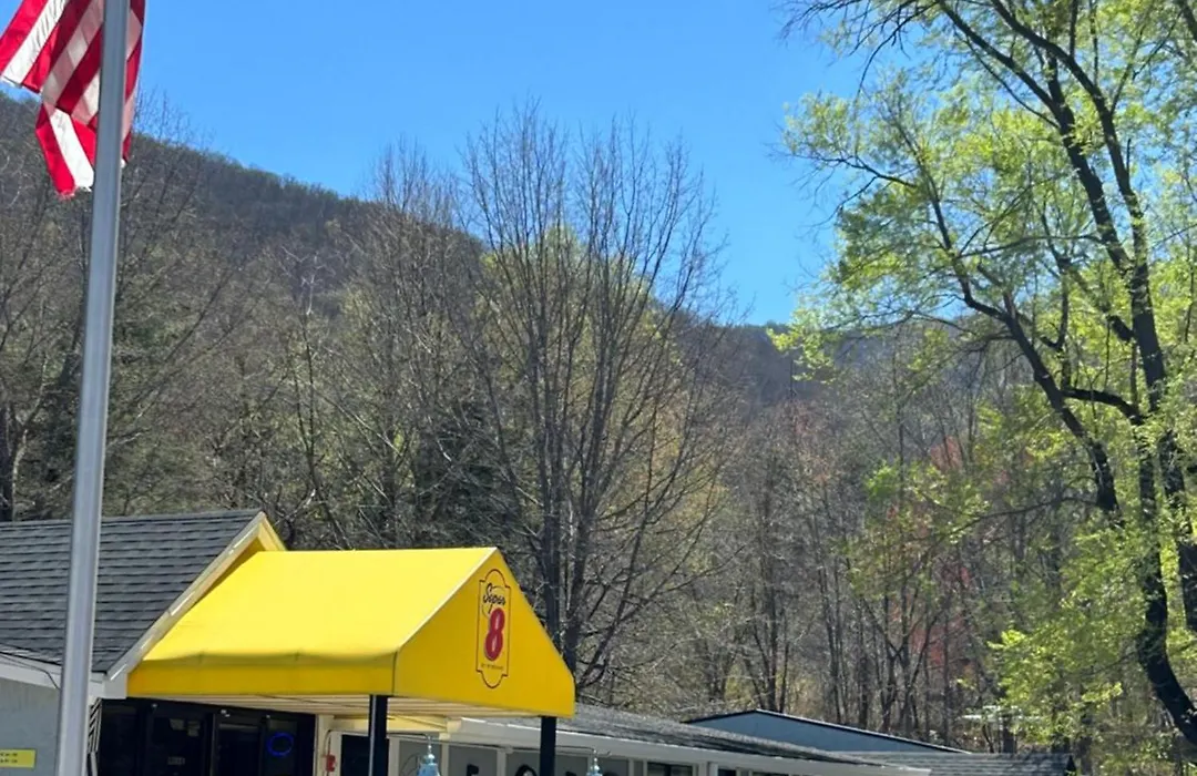 Super 8 By Wyndham Asheville/Biltmore-1