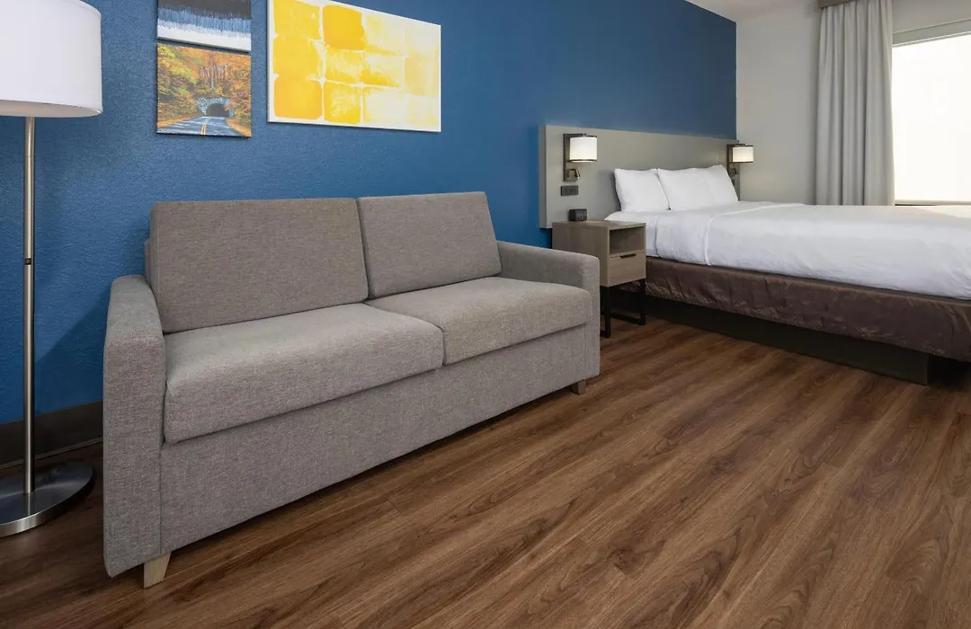 Comfort Suites Outlet Center-1