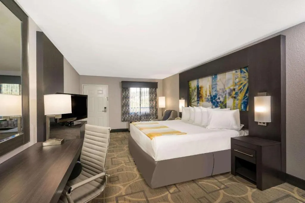 Days Inn By Wyndham Asheville Downtown North-1