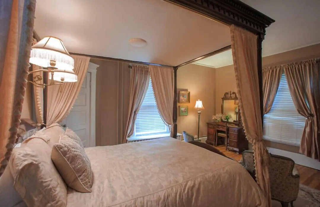 The Lion And The Rose Bed And Breakfast-1