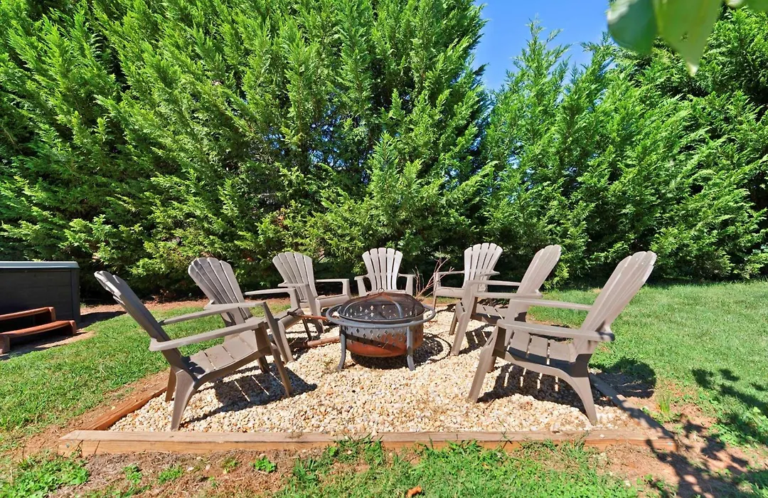 8-Minutes To Downtown Asheville! Private Pool And Hot Tub | 4 Bathrooms En-Suite-1