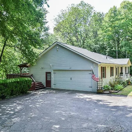Game Room, Hot Tub, Just 7 Miles To Downtown Asheville!-2