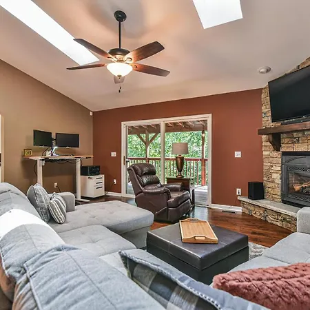 Game Room, Hot Tub, Just 7 Miles To Downtown Asheville!-3