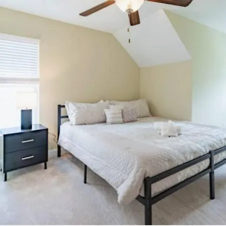 Gorgeous 13Min To Downtown_Pets_Gameroom_Firepit-2