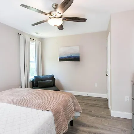 Family Oasis W/ Loft & Firepit: Convenient-3