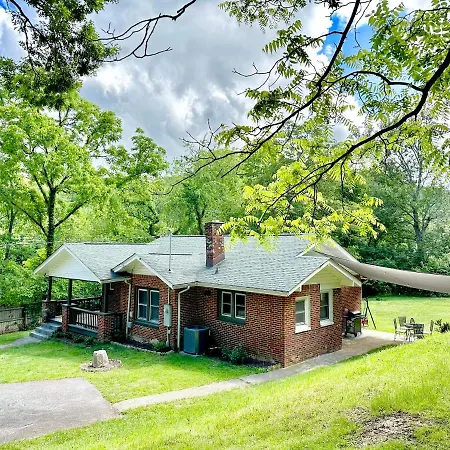 Newly Remodeled! 10 Minutes To Downtown. King Bed-2