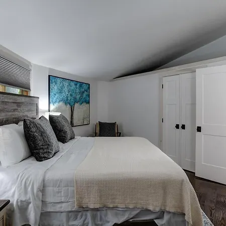 Amazing Town Mountain Getaway-3