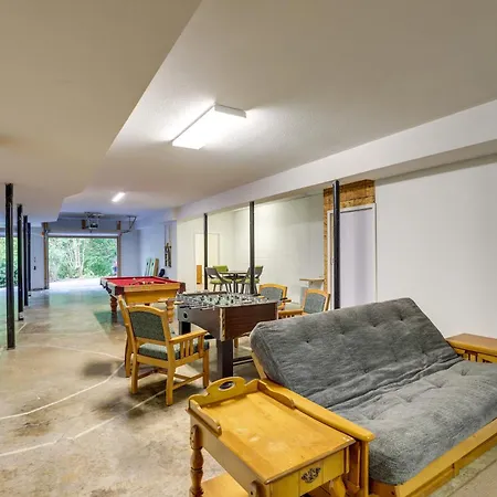 Secluded Retreat With Hot Tub And Game Room!-2