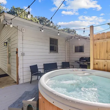 Hot Tub -King Bed -3 Miles To Downtown -Simply-3