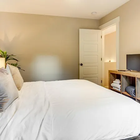 Charming Asheville House With Private Hot Tub!-3