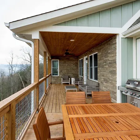 Tranquil Oasis Luxury Mountain Views Hot Tub-2
