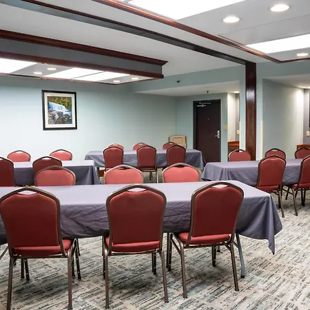 Comfort Suites Outlet Center-2