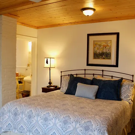 Oakland Cottage Bed And Breakfast-2