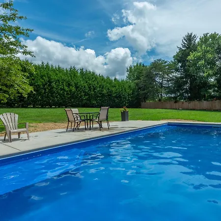 8-Minutes To Downtown Asheville! Private Pool And Hot Tub | 4 Bathrooms En-Suite-3