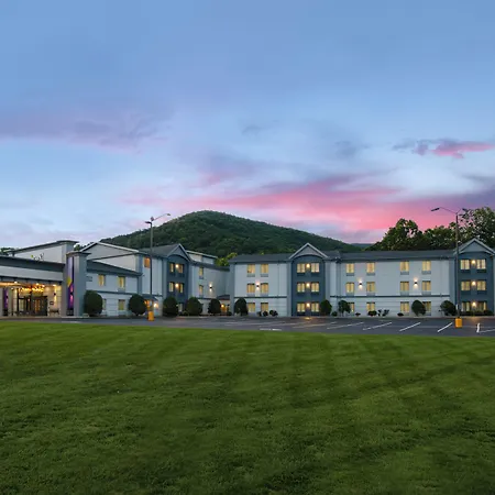 Spark By Hilton Asheville Blue Ridge Parkway-3