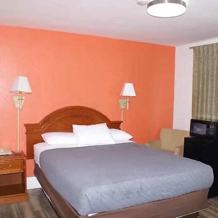 Whispering Pines Motel - Asheville-3