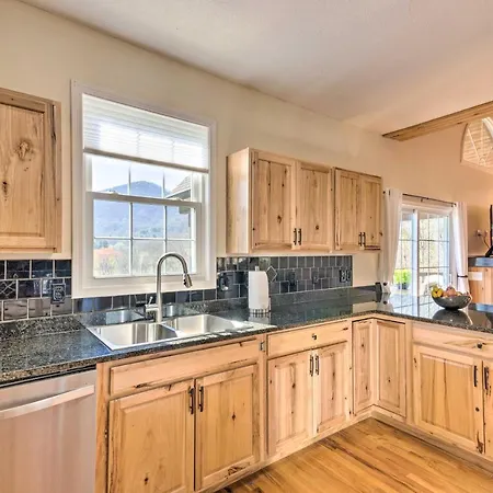 Asheville Retreat With Game Room And Mountain Views!-3